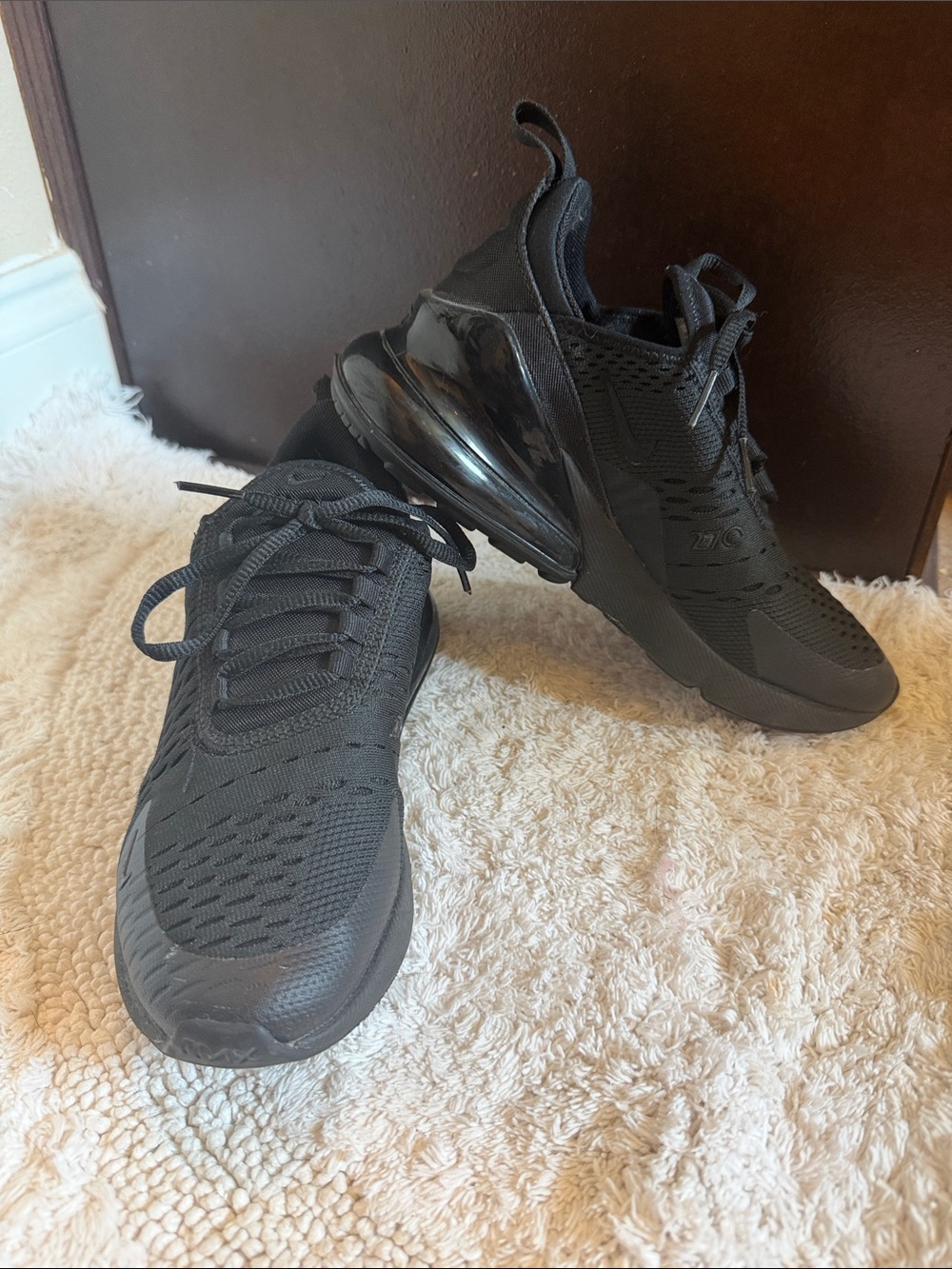 Nike Women's Black Air Max 270 Sneakers. Size kids 4Y - Womens 5-6